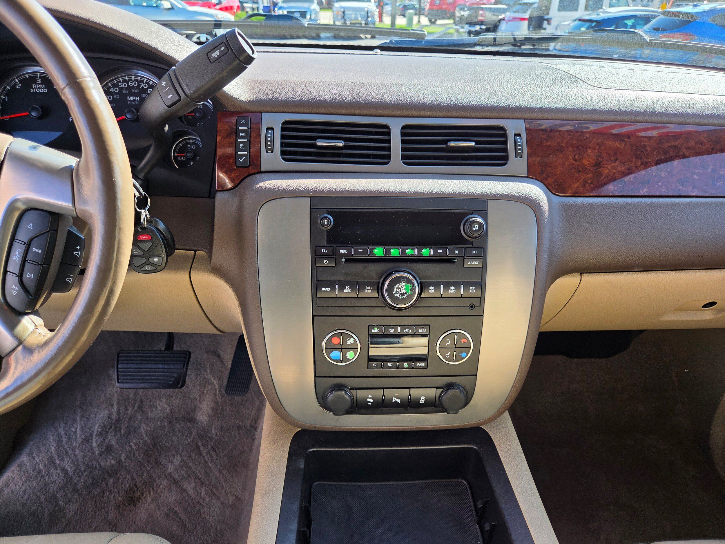 Used 2012 GMC Yukon XL SLT w/ SLT-2 Equipment Package AWD/4WD image 7