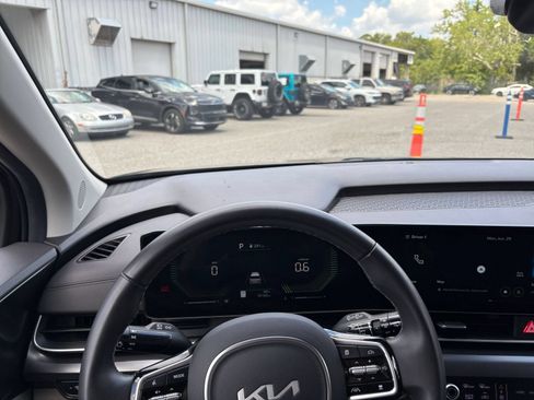 Used 2026 Kia Carnival FWD image 37