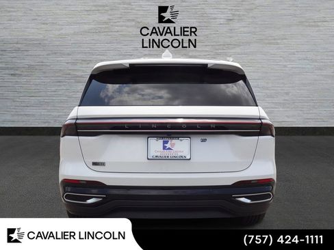 Used 2026 Lincoln Nautilus Premier AWD/4WD image 3