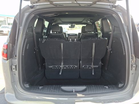 Used 2025 Chrysler Pacifica Limited FWD image 29