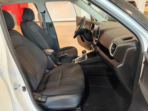 Used 2026 Hyundai Venue SEL FWD image 35