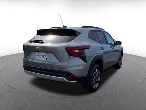 Used 2025 Chevrolet Trax LT w/ LT Convenience Package FWD image 15