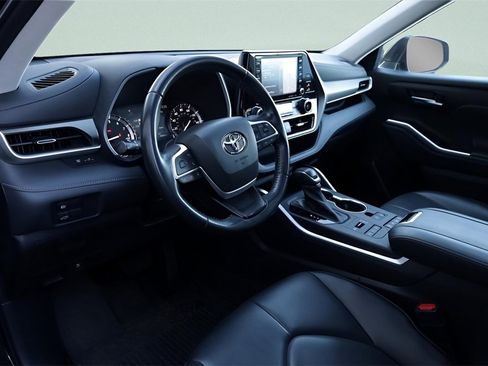 Certified 2022 Toyota Highlander XLE image 21
