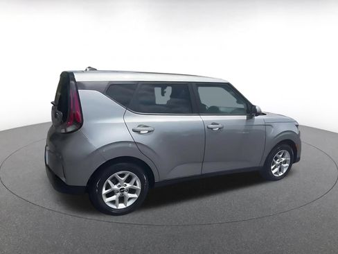 Used 2025 Kia Soul LX w/ LX Technology Package FWD image 14