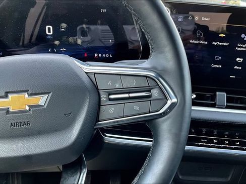 Used 2025 Chevrolet Equinox LT FWD image 12