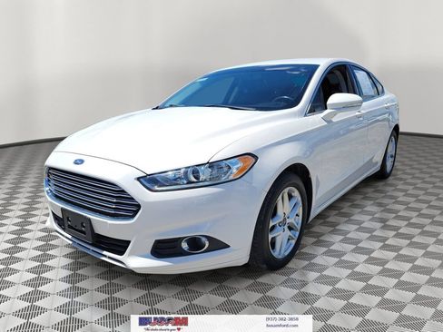 Used 2016 Ford Fusion SE w/ Equipment Group 202A FWD image 2