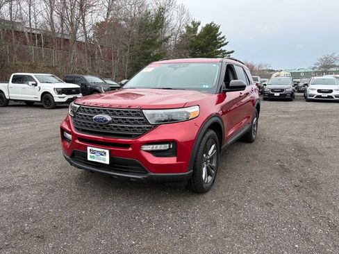Used 2022 Ford Explorer XLT w/ Equipment Group 202A image 14