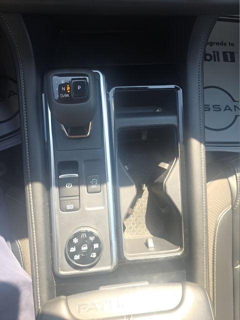 Used 2025 Nissan Pathfinder SL AWD/4WD image 19