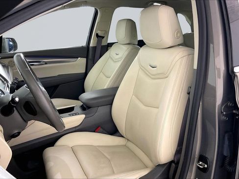 Used 2017 Cadillac XT5 Premium Luxury image 24