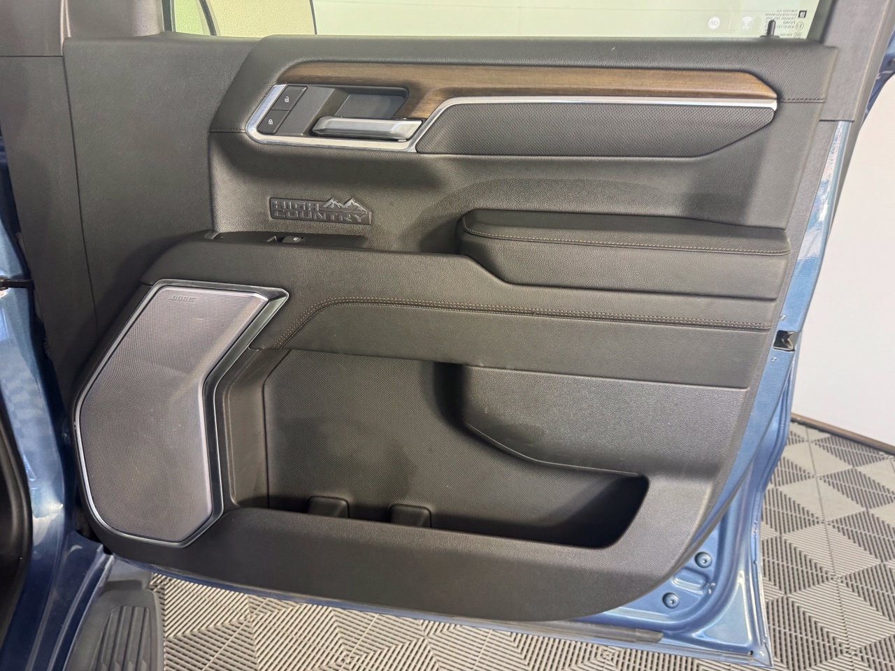 Used 2024 Chevrolet Silverado 1500 High Country w/ High Country Premium Package AWD/4WD image 37