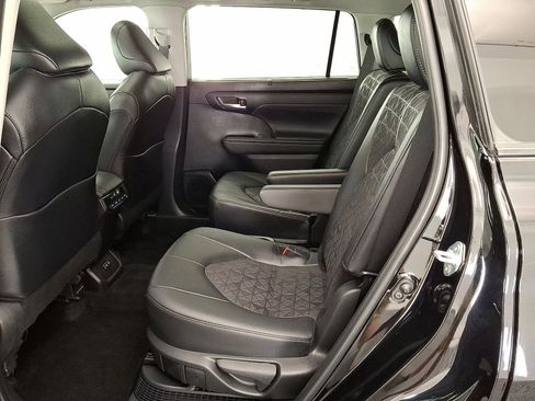 Certified 2024 Toyota Highlander XLE AWD/4WD image 12
