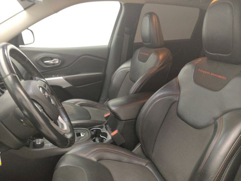 Used 2018 Jeep Cherokee Trailhawk image 17