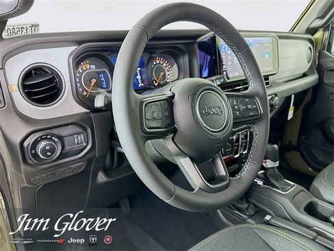 New 2025 Jeep Gladiator Sport image 30
