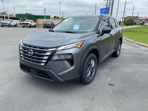 Used 2024 Nissan Rogue S AWD/4WD image 3