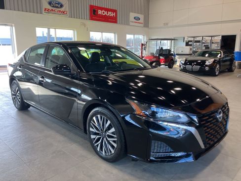 Used 2023 Nissan Altima 2.5 SV image 3