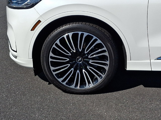 Certified 2025 Lincoln Aviator Black Label AWD/4WD image 8