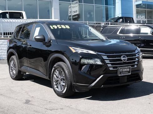 Used 2024 Nissan Rogue S AWD/4WD image 2