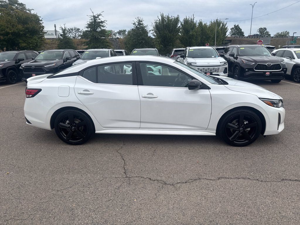 Used 2024 Nissan Sentra SR FWD image 9