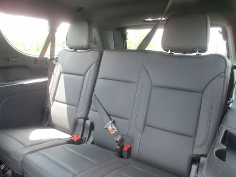 Used 2025 Chevrolet Suburban High Country AWD/4WD image 25