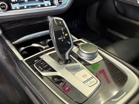 Used 2022 BMW 740i w/ M Sport Package RWD image 29