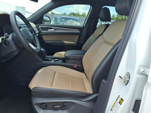 Certified 2022 Volkswagen Atlas Cross Sport SE w/ Panoramic Sunroof Package AWD/4WD image 18