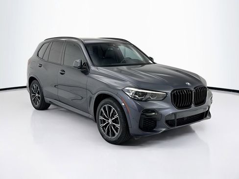 Certified 2022 BMW X5 xDrive40i w/ M Sport Package AWD/4WD image 3