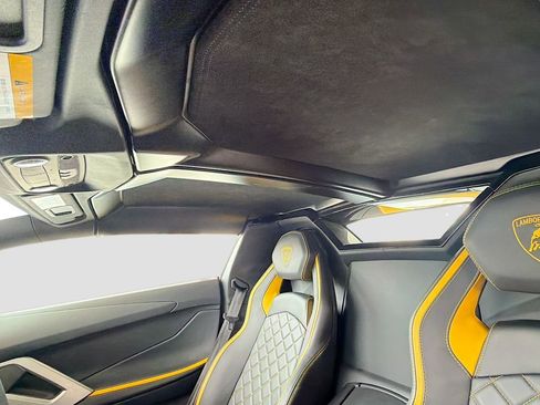 Used 2018 Lamborghini Aventador S image 23
