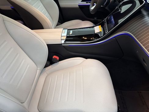 Used 2025 Mercedes-Benz GLC 300 4MATIC image 30