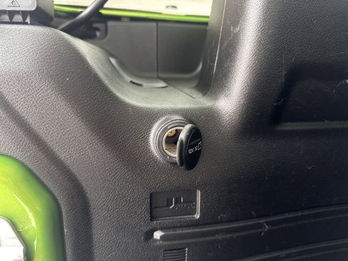 Used 2018 Jeep Wrangler Unlimited Sahara image 7