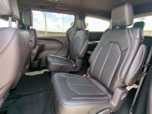 New 2026 Chrysler Voyager LX image 17