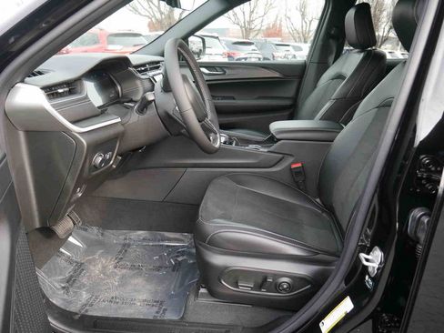 New 2025 Jeep Grand Cherokee Altitude image 26