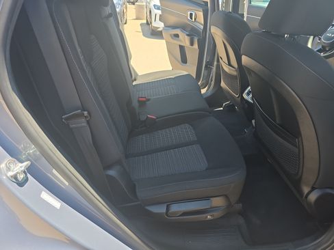 Used 2023 Kia Sorento LX FWD image 18