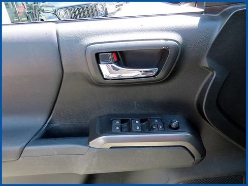 Used 2021 Toyota Tacoma TRD Sport AWD/4WD image 13