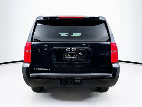 Used 2018 Chevrolet Suburban LT image 7