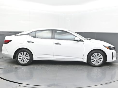 Certified 2025 Nissan Sentra S FWD image 8