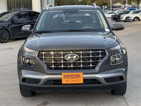 Used 2025 Hyundai Venue SEL image 6