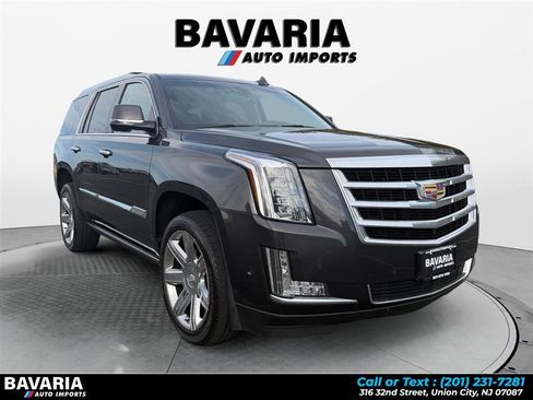 Used 2017 Cadillac Escalade Premium Luxury AWD/4WD image 7