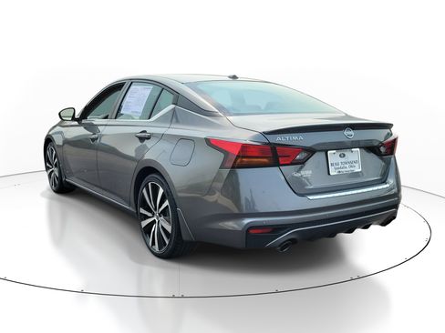 Used 2020 Nissan Altima 2.5 SR w/ Premium Package FWD image 3