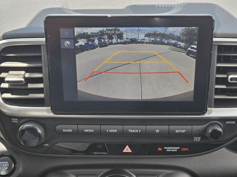 Used 2025 Hyundai Venue SEL FWD image 7