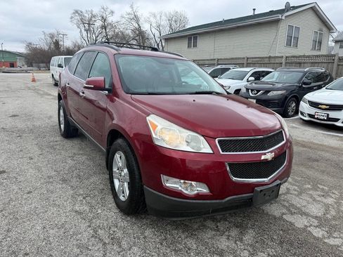 Used 2011 Chevrolet Traverse LT w/ Personal Connectivity Package image 2