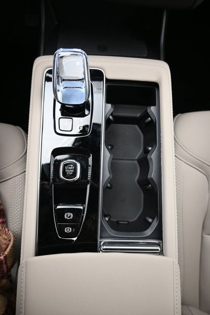 New 2026 Volvo XC90 T8 Plus w/ Protection Package Premier AWD/4WD image 12