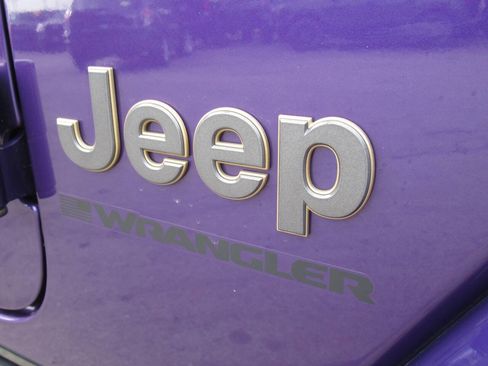Used 2023 Jeep Wrangler Unlimited Rubicon 392 AWD/4WD image 9