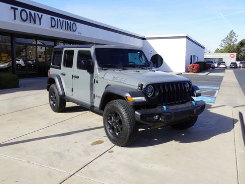 Used 2023 Jeep Wrangler Unlimited image 2