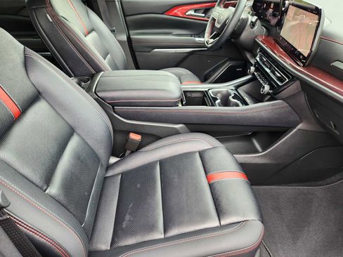 Certified 2026 Chevrolet Traverse RS w/ LPO, Floor Liner Package FWD image 15