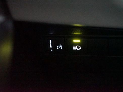 Certified 2025 Toyota Corolla Cross LE FWD image 23