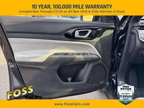 New 2025 Jeep Compass Limited image 19