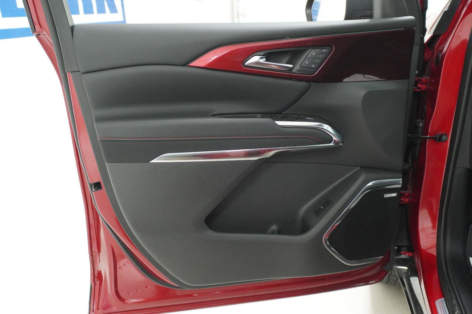 Used 2025 Chevrolet Traverse RS w/ LPO, Floor Liner Package FWD image 26
