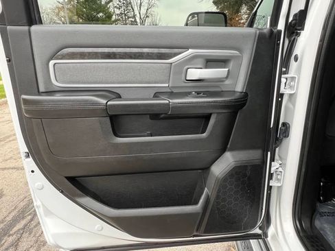 Used 2021 RAM 3500 Big Horn image 34