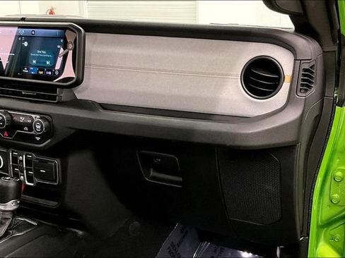 Used 2025 Jeep Wrangler Sport S image 16