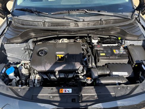Used 2025 Kia Soul LX w/ LX Technology Package FWD image 30